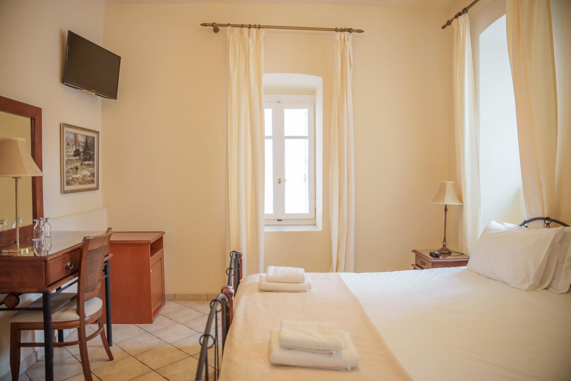 Archontiko Eleni Hotel Ándros Habitación foto